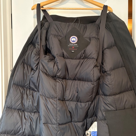 Pristine Women’s Canada Goose Kensington Size Medium - Picture 3 of 6